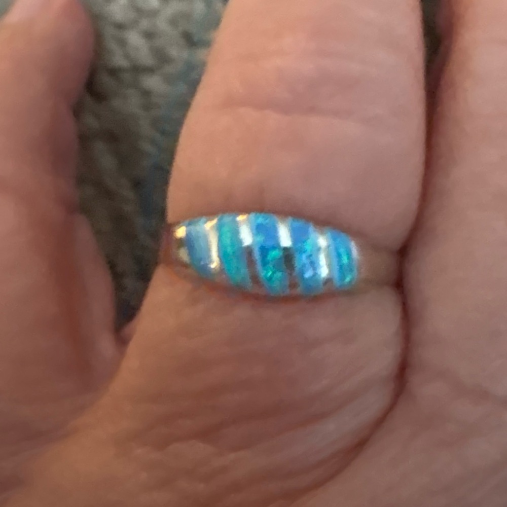 EUC Petite ring size 7.5
